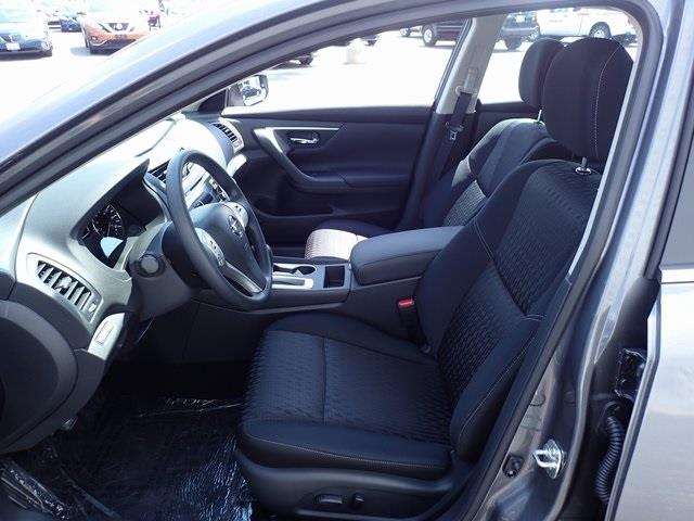 Nissan Altima 2017 photo 2